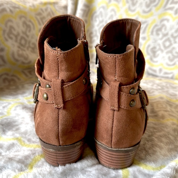 Size 7 brown booties - studded boots - buckles - Picture 9 of 11